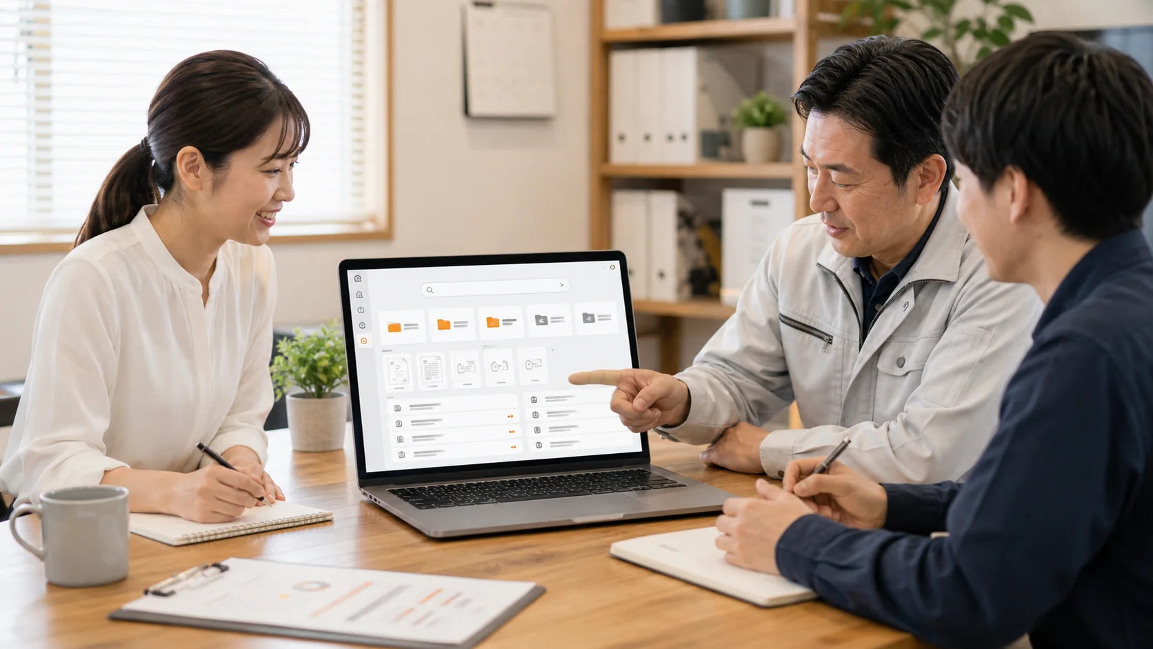 情報発信や更新作業を整理する業務システムのイメージ
